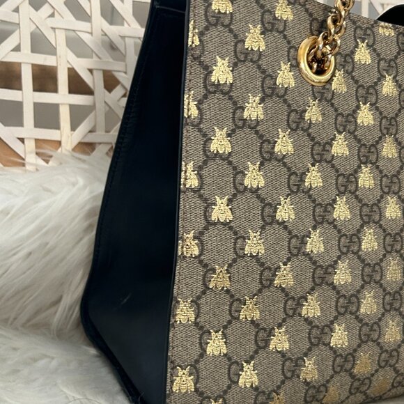 GUCCI GG Supreme Bee Padlock Tote, Medium - Picture 6 of 16